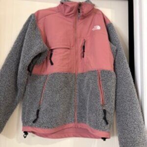 The North Face Women’s Retro Denali Jacket-Medium, Pink/Grey
